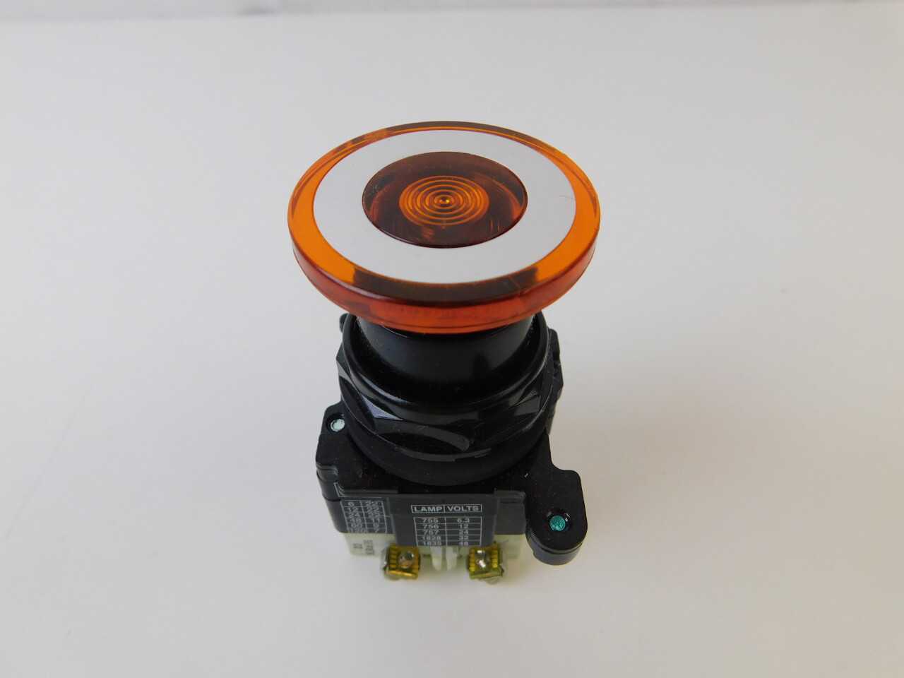 Quantity of 10x E34GDB97LAD24-1X Pushbuttons - VALVES