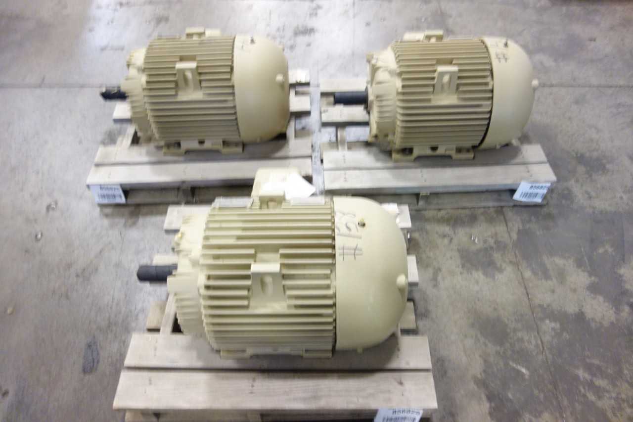 LOT OF 3 GENERAL ELECTRIC MOTORS - ELECTRIC MOTORS