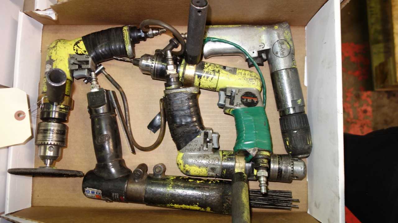 LOT OF 5 ASSORTED PISTOL-GRIP PNEUMATIC DRILLS, SCALERS - PNEUMATIC POWER TOOL