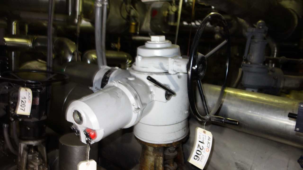 LOT OF 4 ROTORK VALVE OPERATORS 460V - IQFM AND 11AZ - VALVES