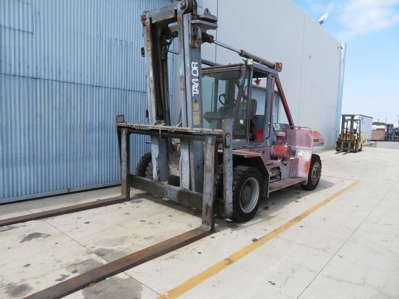 Taylor 25,000 LB, Capacity Fork Lift - FORKLIFTS