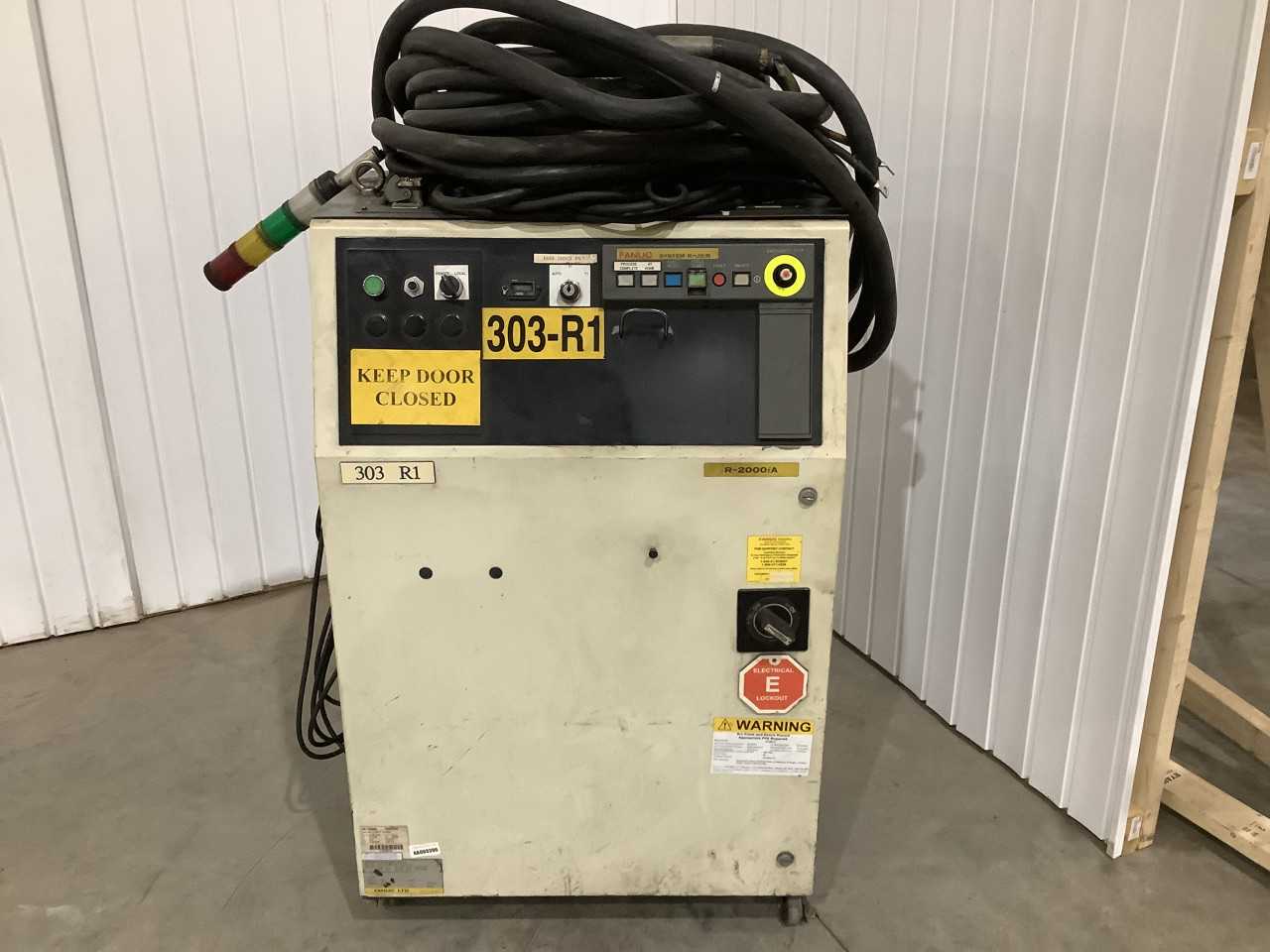 Fanuc 2000IA 200F  (No guarantee operational) - INDUSTRIAL ROBOTS