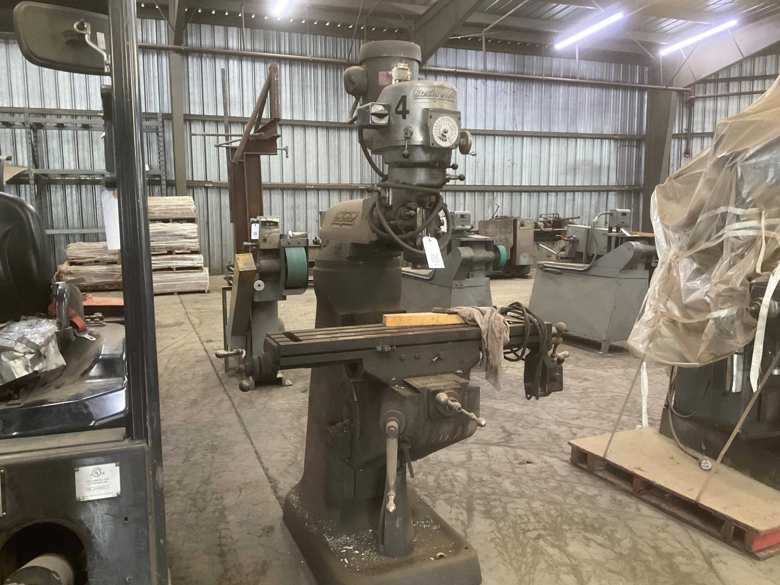 BRIDGEPORT VERTICAL MILLING MACHINE