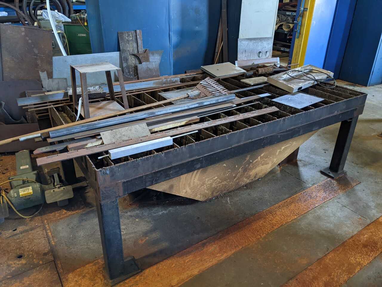 WELDING TABLE WITH CONTENTS - WELDING EQUIPMENT