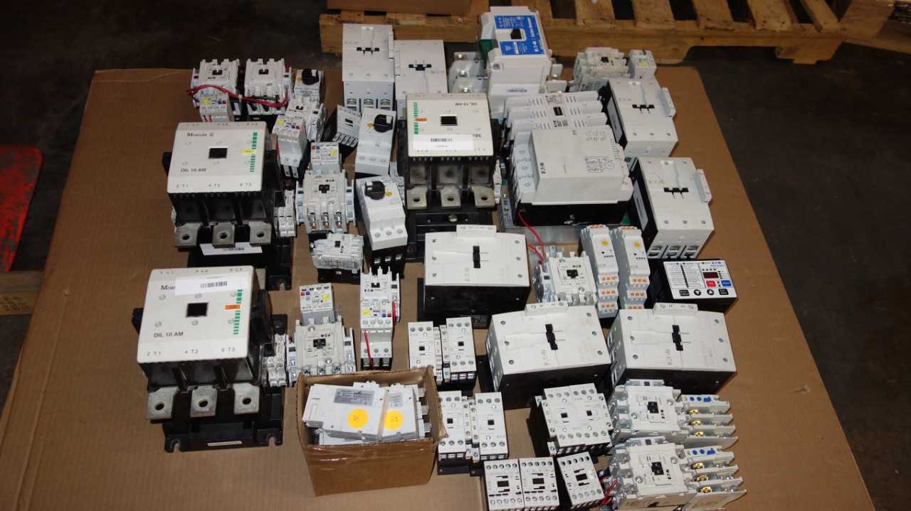 1 PALLET OF ASSORTED EATON MOELLER CONTACTORS, STARTERS - CONTACTORS
