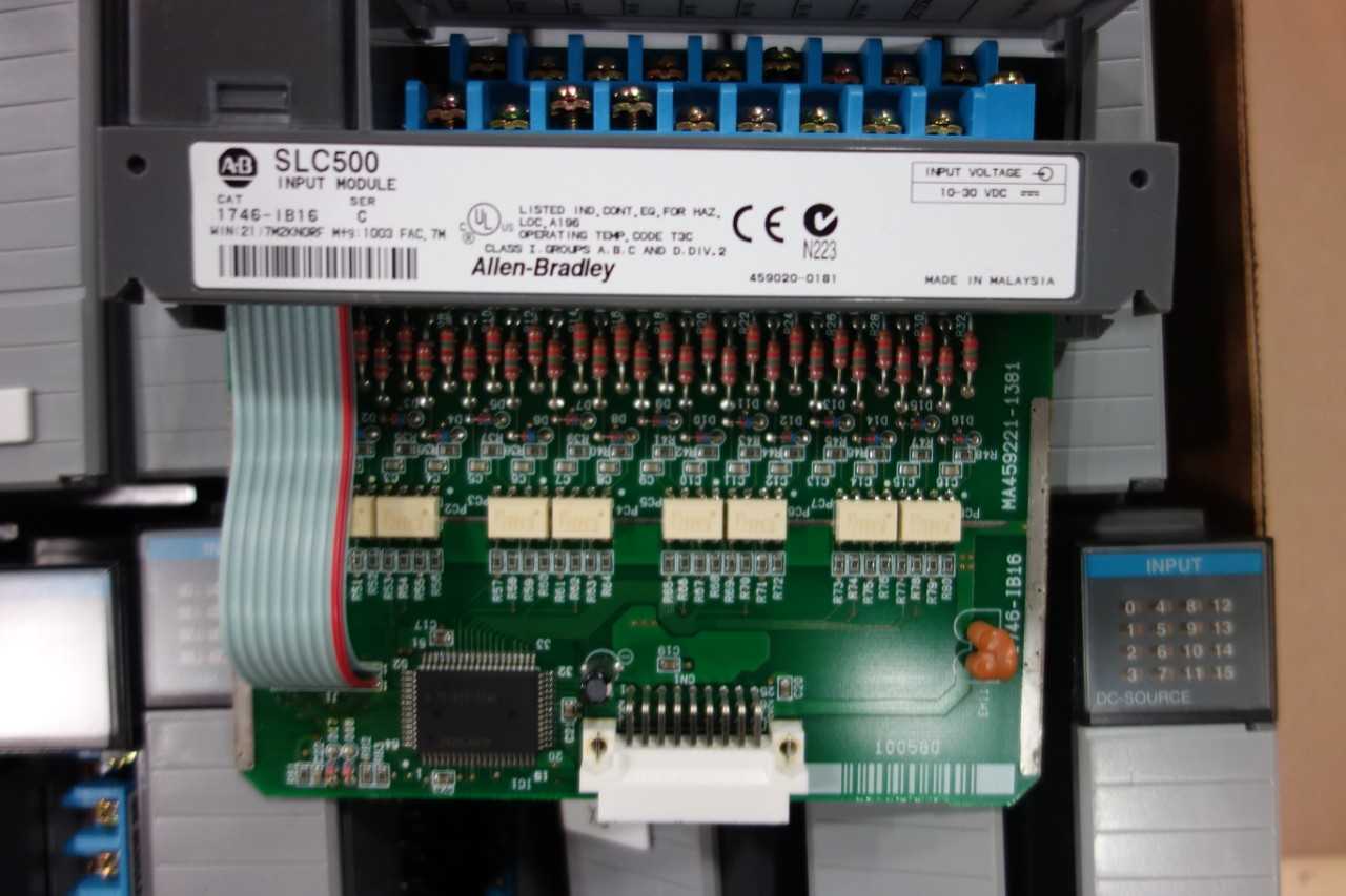 1 LOT OF INPUT & OUTPUT MODULES, CHASSIS RACK CONTROLS- ALLEN BRADLEY - AUTOMATION & CONTROLS