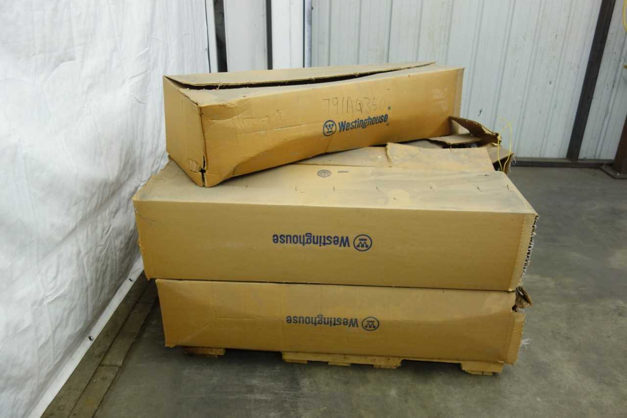 LOT OF 7 WESTINGHOUSE 4 FOOT FLUORESCENT LIGHT FIXTURES - LIGHTING