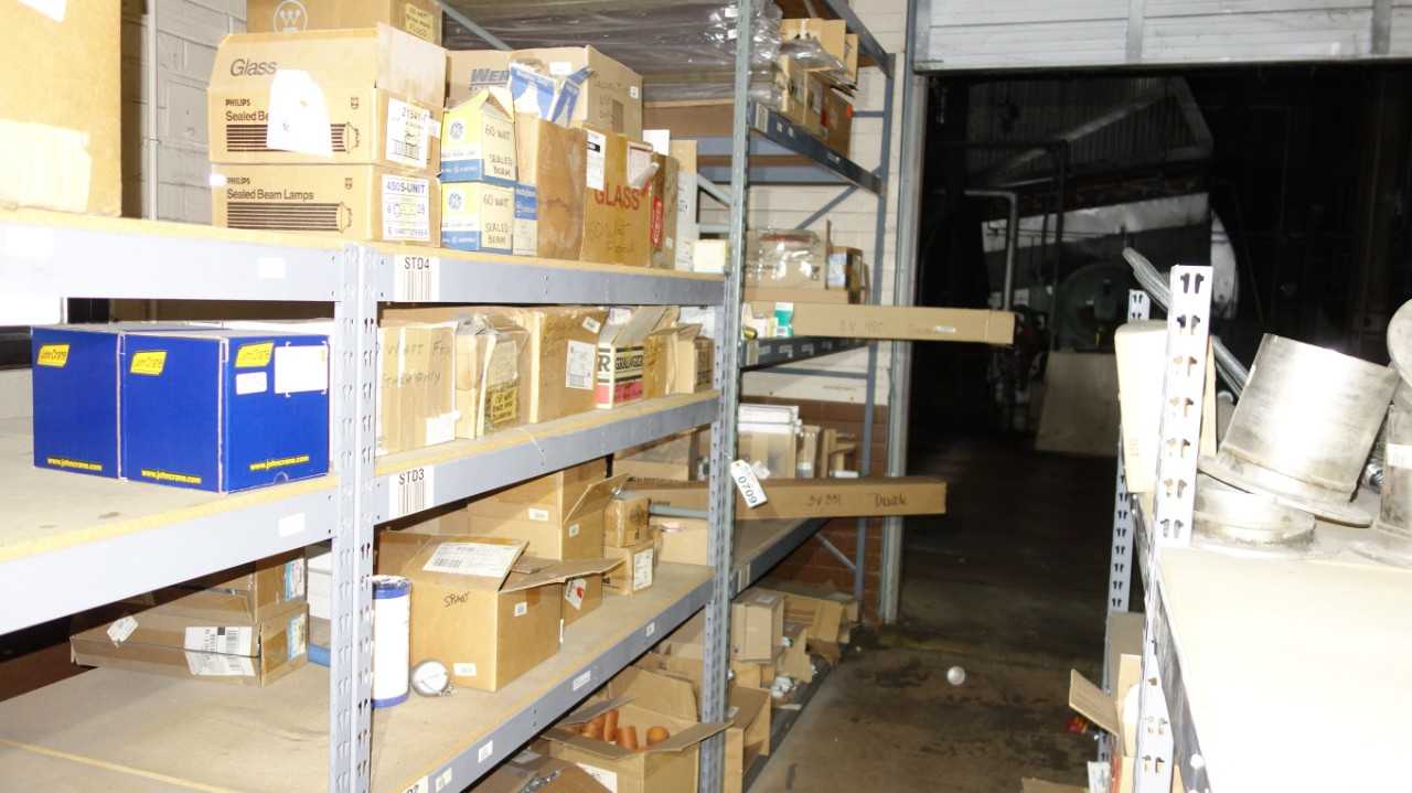 CONTENTS OF 2 SHELF COLUMNS, ASSORTED LIGHTING - LIGHTING