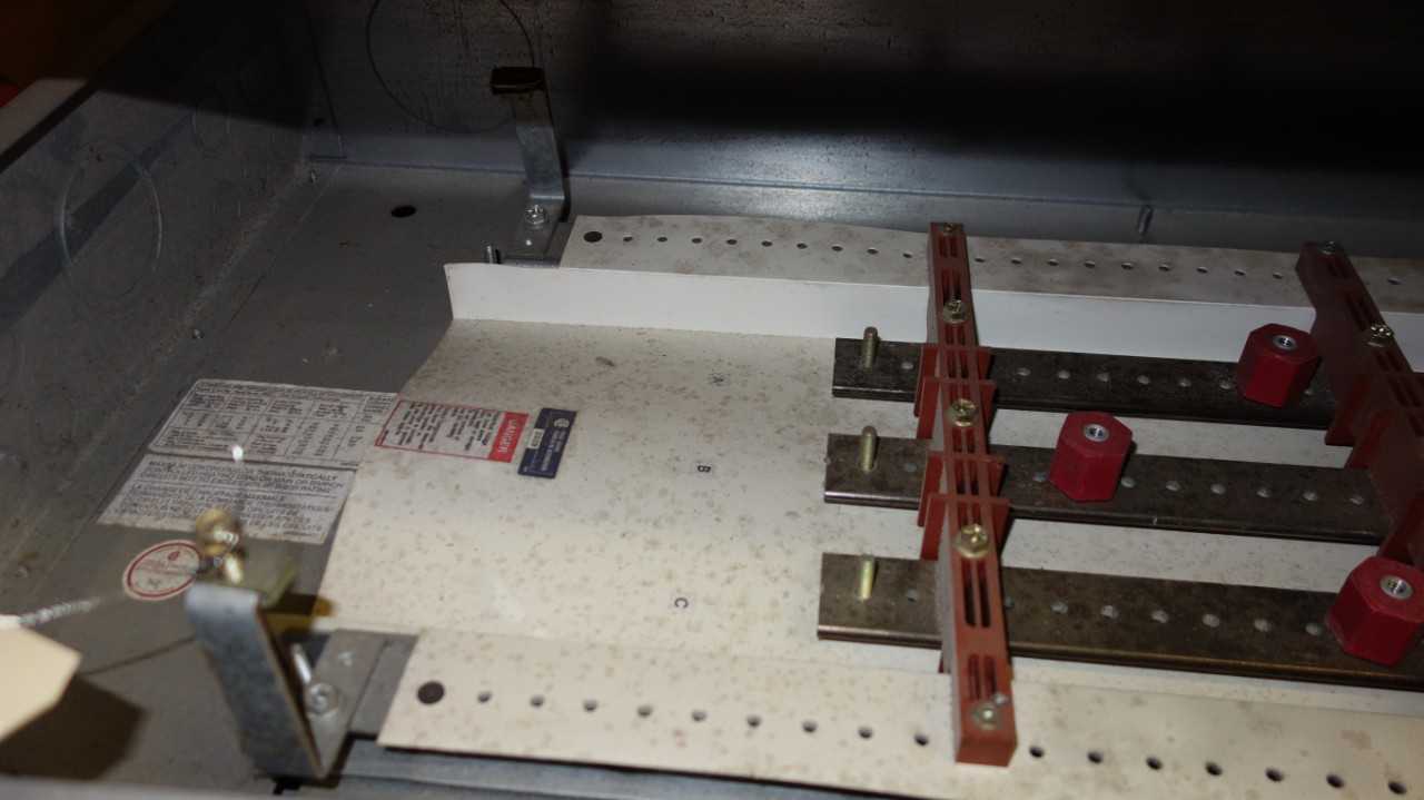 LOT OF ASSORTED DISTRIBUTION PANELS - PANELBOARDS