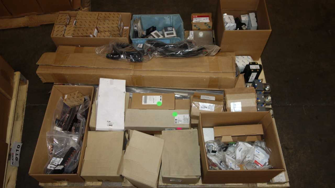 1 PALLET OF ASSORTED EATON ELECTRIC PARTS, PUSHBUTTONS - ELECTRIC MOTORS