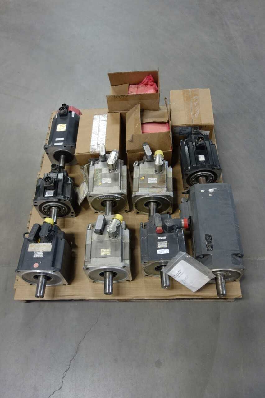 LOT OF ASSORTED SERVO MOTORS - SERVO