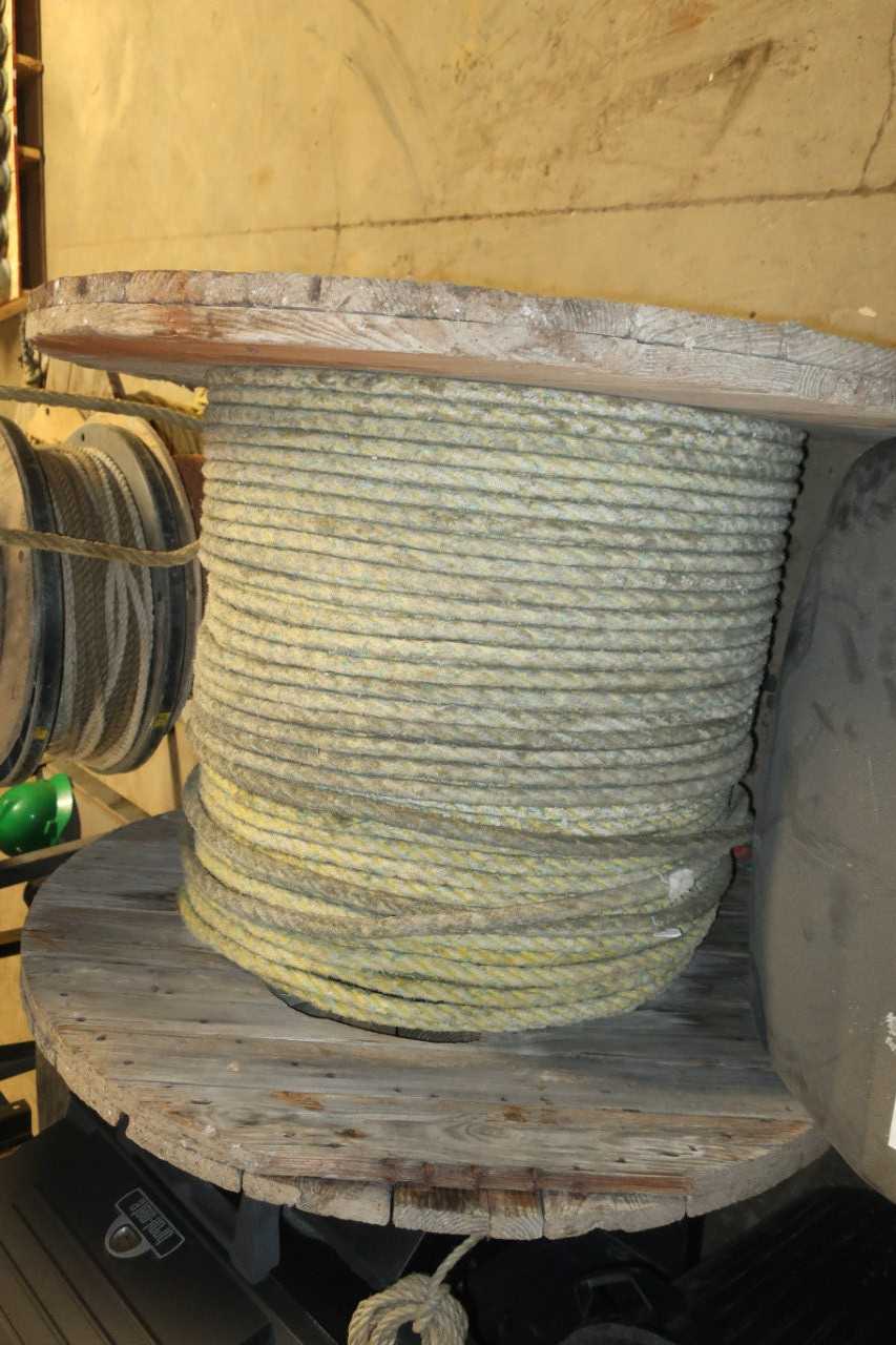 LOT OF 8 ASSORTED SPOOLS OF ROPE - ELECTRICAL COMPONENTS