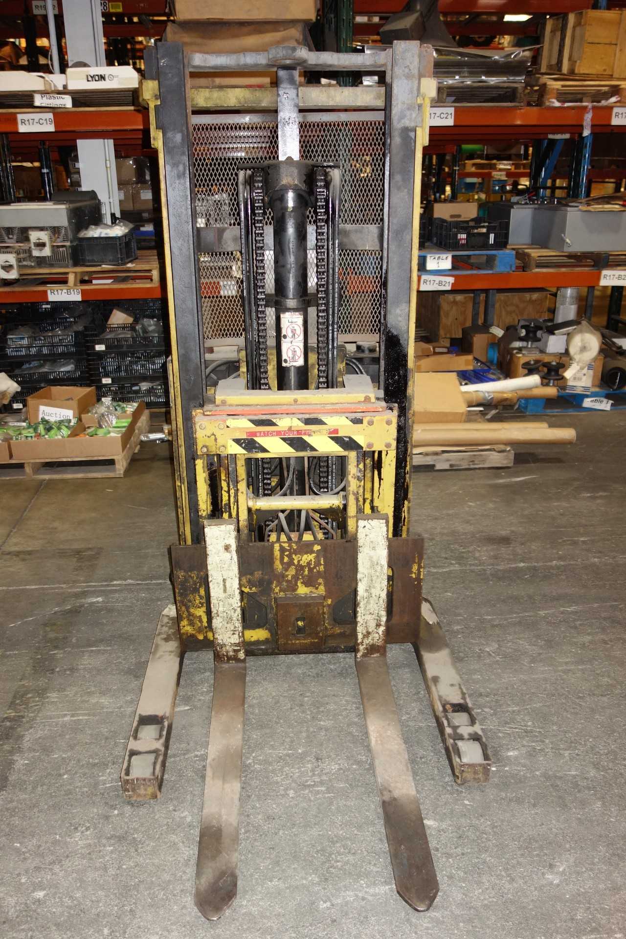 YALE ME020MAN12CS077 2000LB ELECTRIC WALKIE PALLET JACK (NEEDS SERVICE) - MANUAL PALLET JACKS
