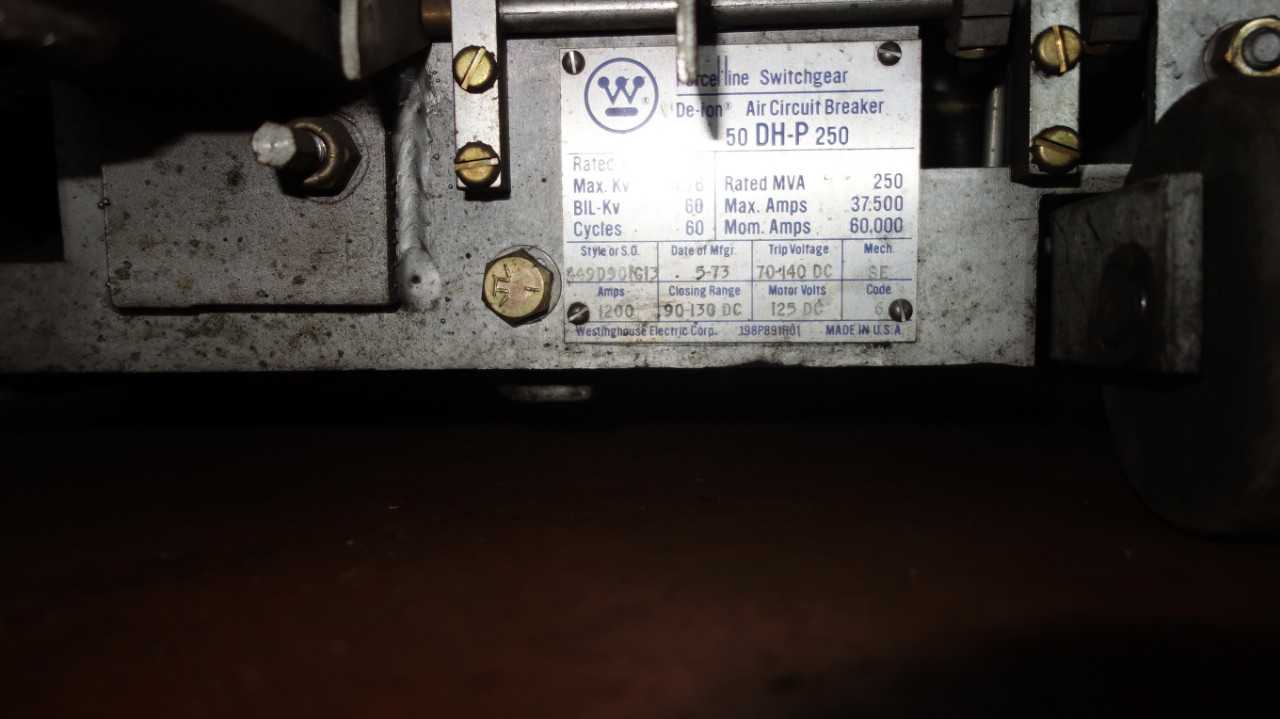 LOT OF 15 WESTINGHOUSE 50DHP250 1200A BREAKERS - CIRCUIT BREAKERS
