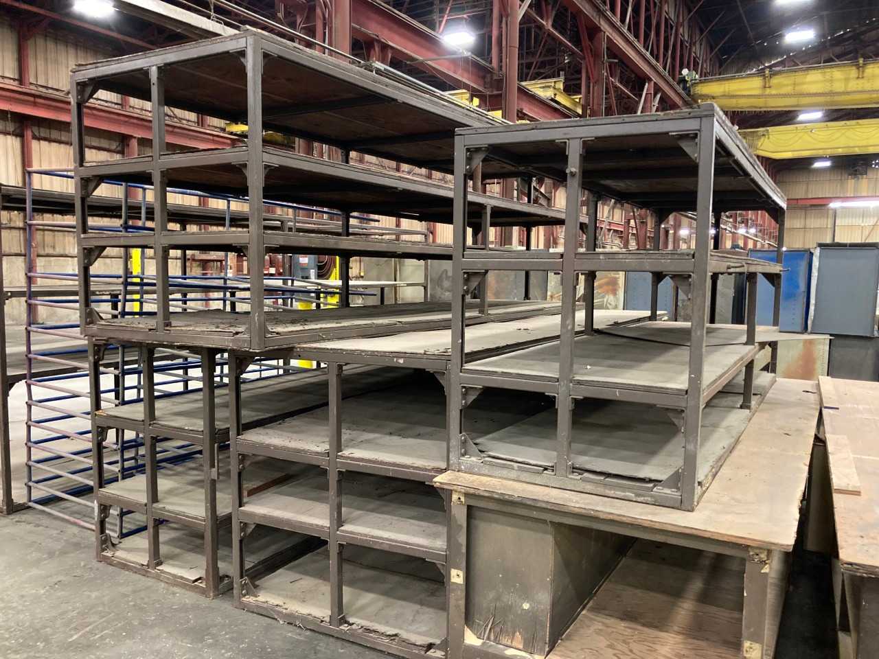 4 metal shelves - SHELVING