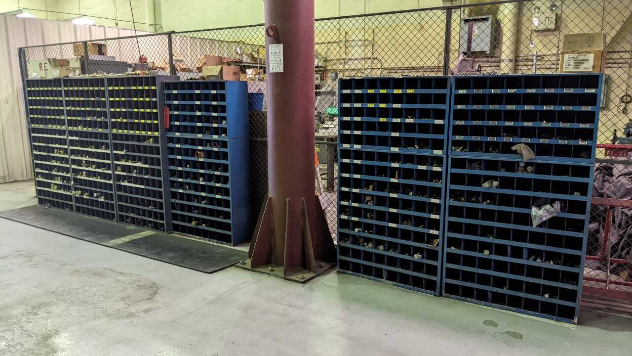 LOT OF 10X PIGEON HOLE SHELVES AND CONTENTS - ELECTRIC POWER TOOLS LOT OF 10X PIGEON HOLE SHELVES AND CONTENTS - ELECTRIC POWER TOOLS
