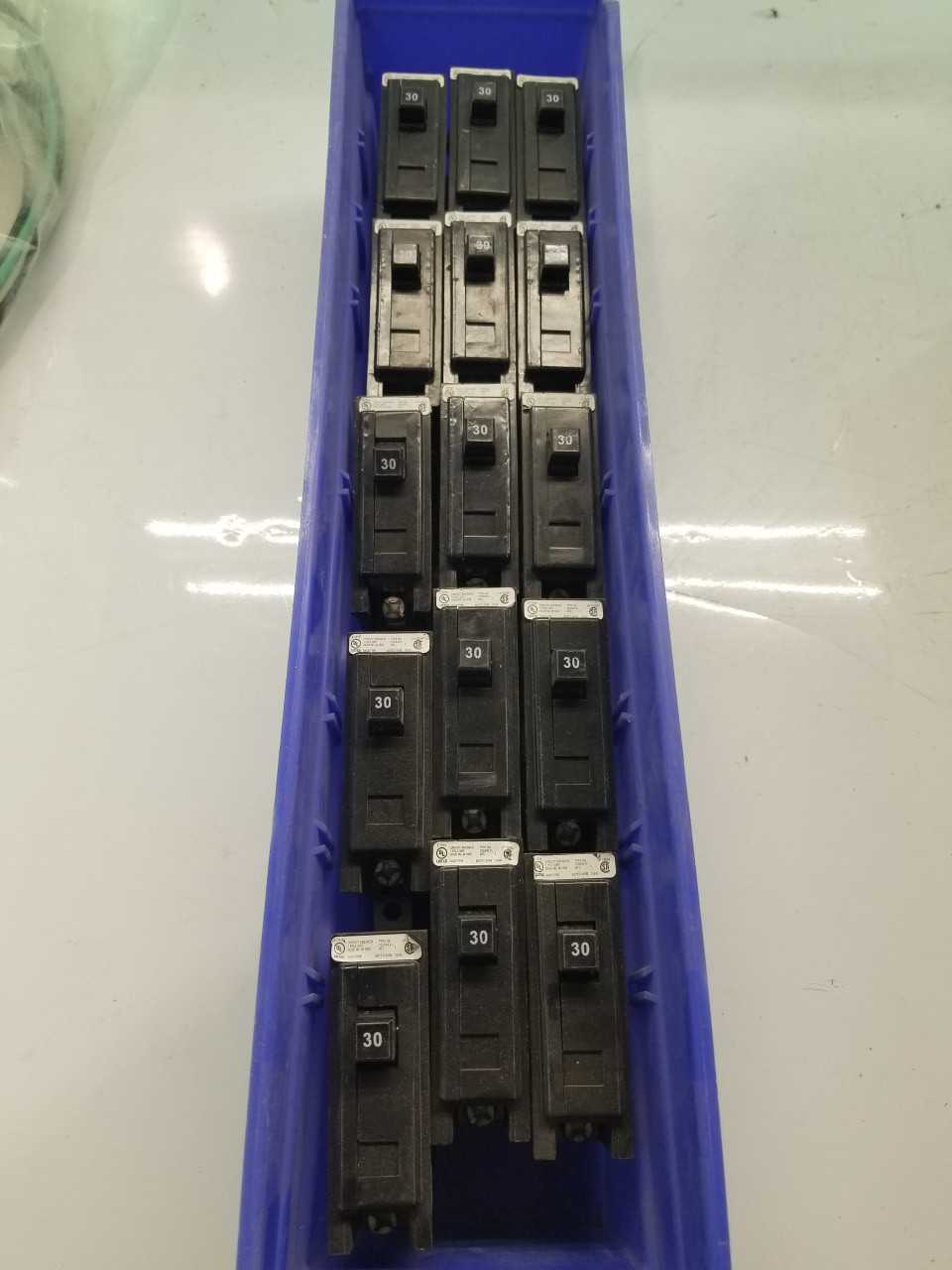 30A BREAKER (QTY-15) - CIRCUIT BREAKERS 30A BREAKER (QTY-15) - CIRCUIT BREAKERS