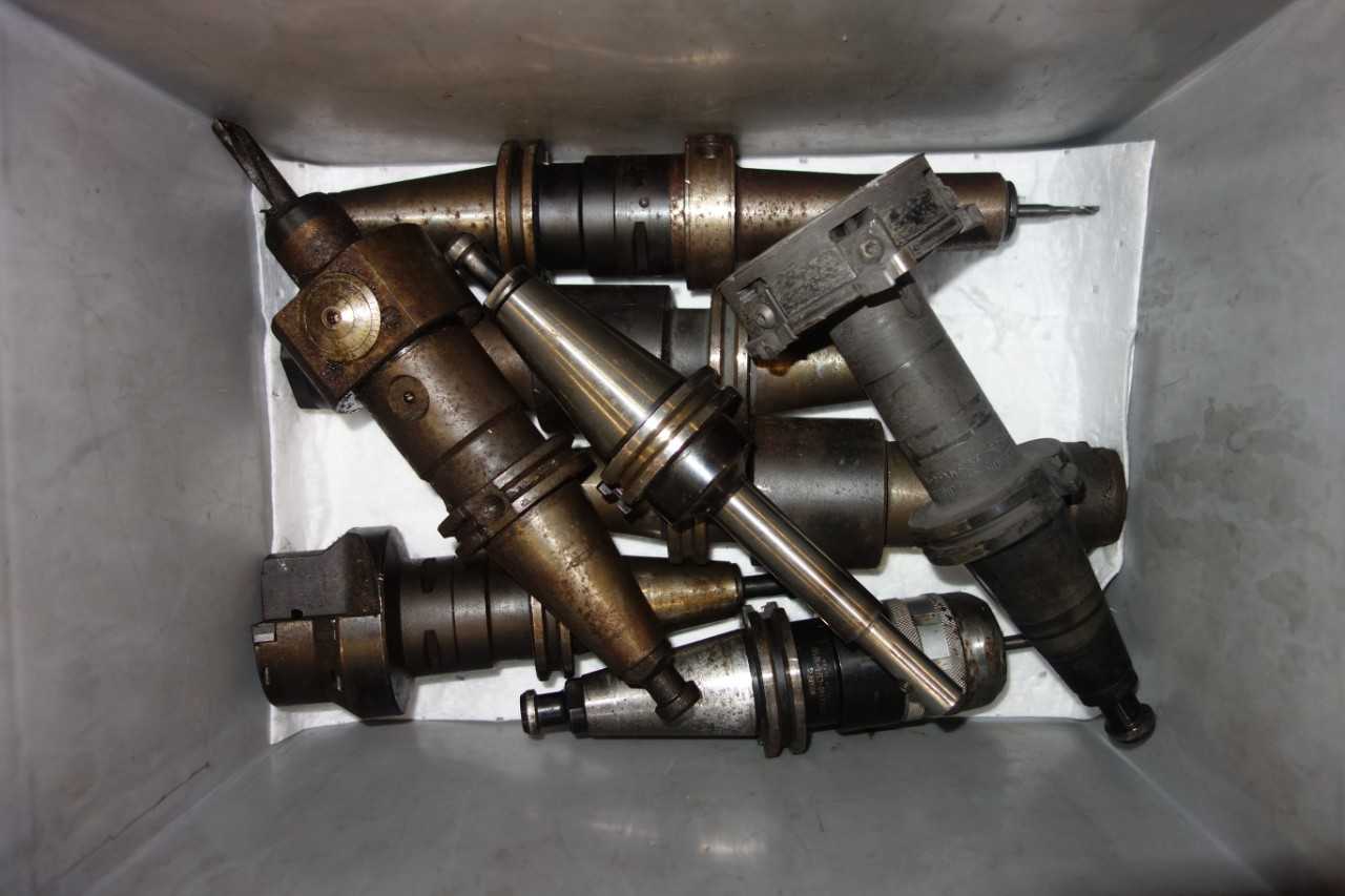 LOT OF ASSORTED CAT 40 TOOL HOLDERS - ELECTRIC POWER TOOLS