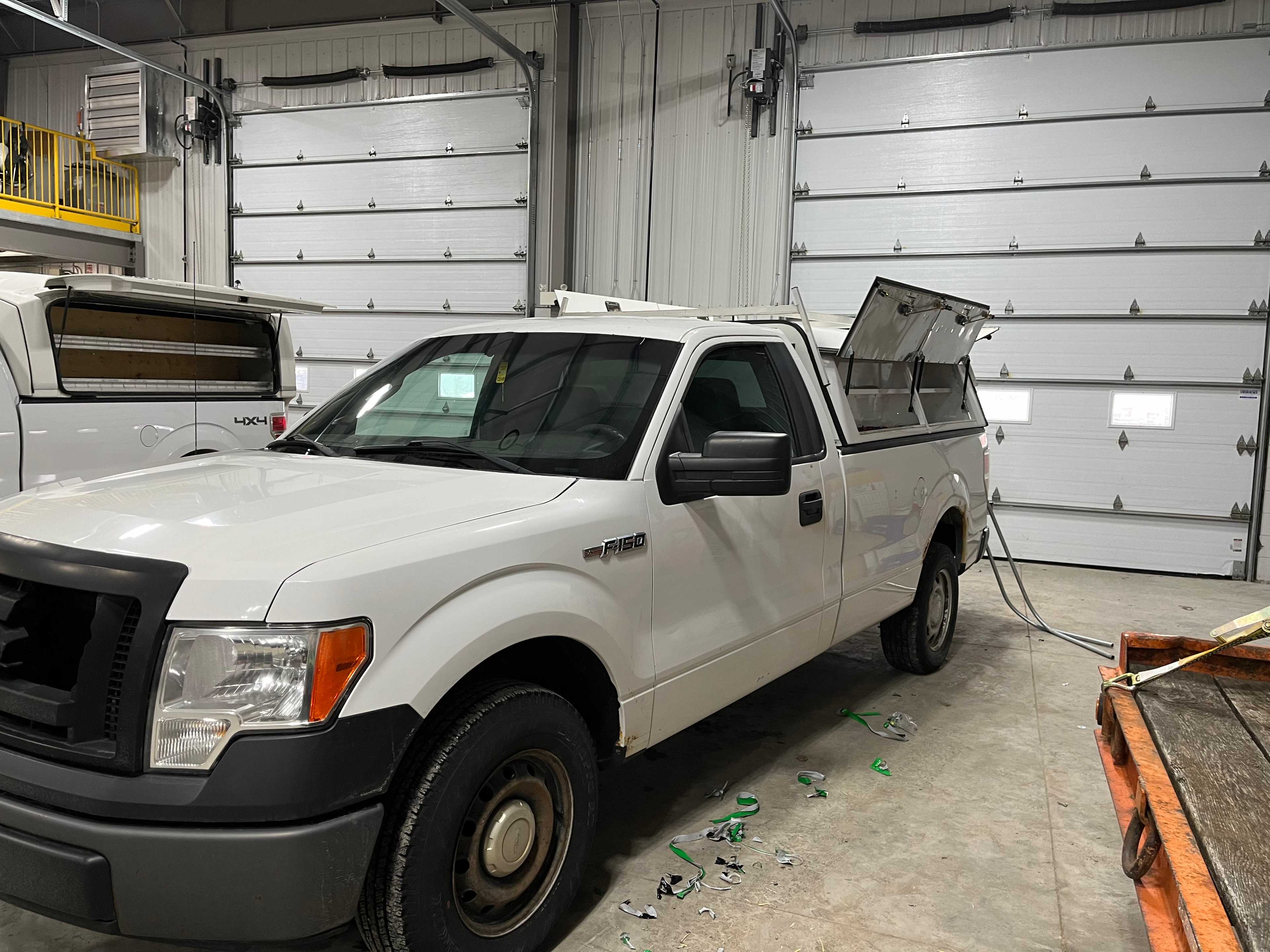 2014 FORD F150 XLT 4X2 REG. CAB LONG BOX PICKUP TRUCK WITH TOPPER - BUSES