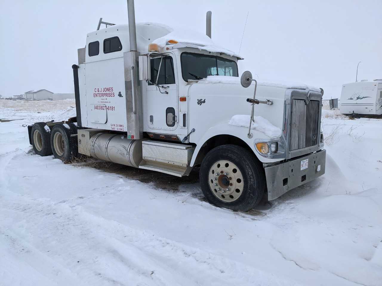 1999 International Sleeper 9900 6x4 - HYDRO EXCAVATOR TRUCKS 1999 International Sleeper 9900 6x4 - HYDRO EXCAVATOR TRUCKS