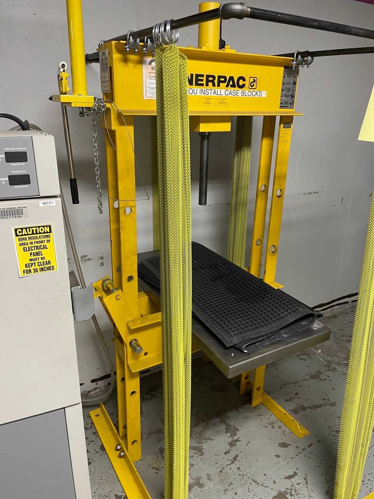 Enerpac 25 TON Press - PRESSES