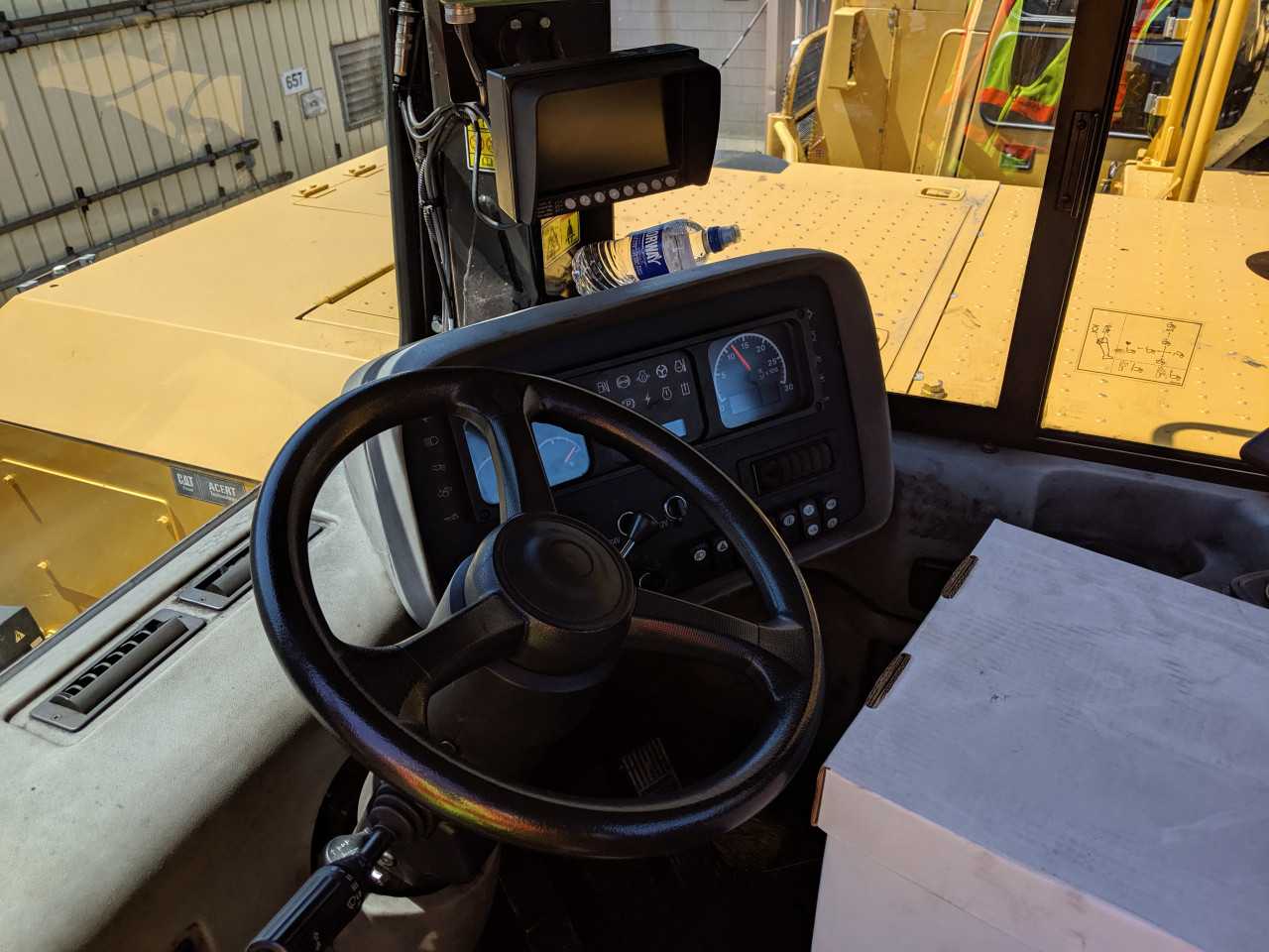 2011 CAT 657 SCRAPER - CONSTRUCTION EQUIPMENT