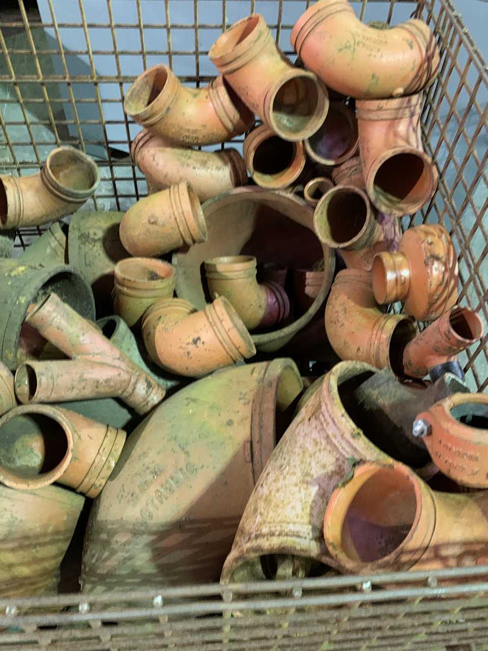 CRATE OF VICTAULIC PIPE FITTINGS ELBOWS TEES - PROCESS EQUIPMENT