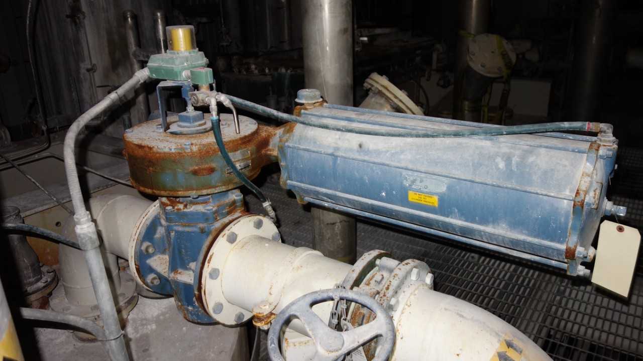 LOT OF 2 8IN DEZURIK STEEL PLUG VALVES - VALVES
