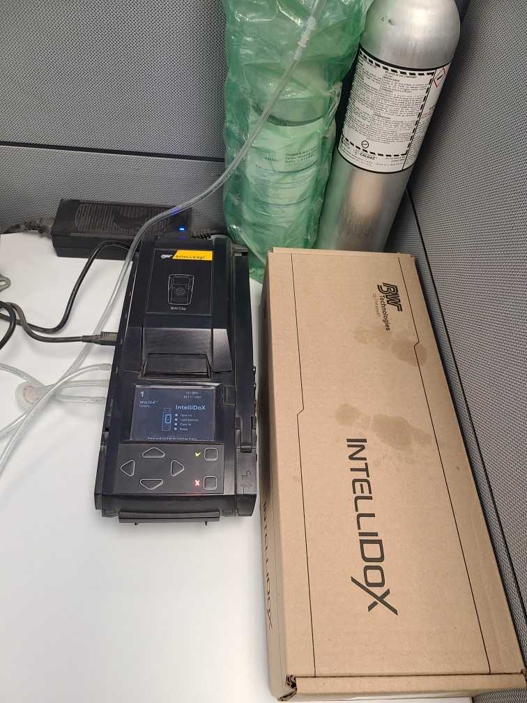 Lot of Honeywell Analytical gas detectors and IntelliDox Station - MISCELLANEOUS