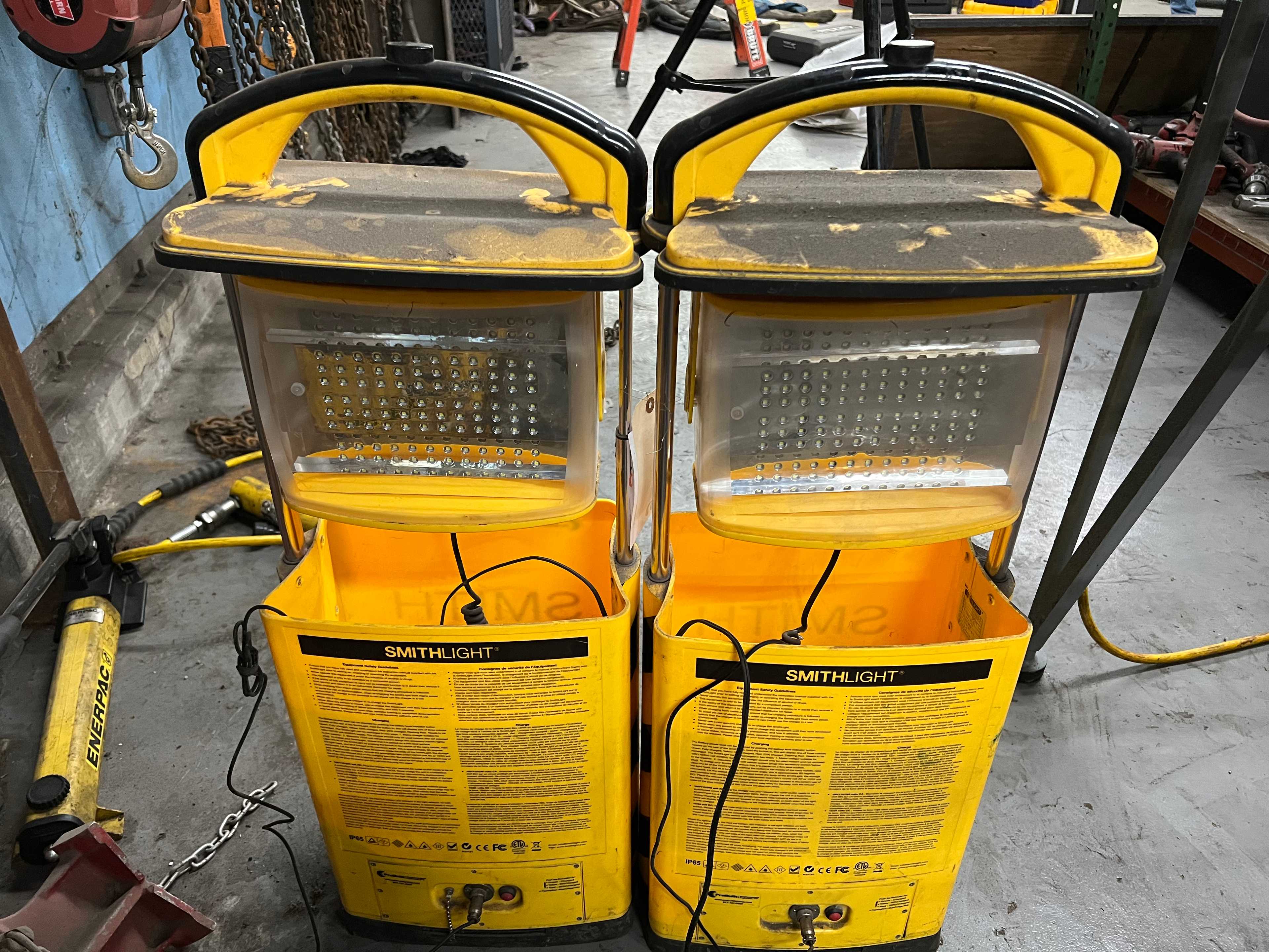 LOT OF 2 SMITH LIGHT LED RECHARGABLE LIGHTS - LIGHTING