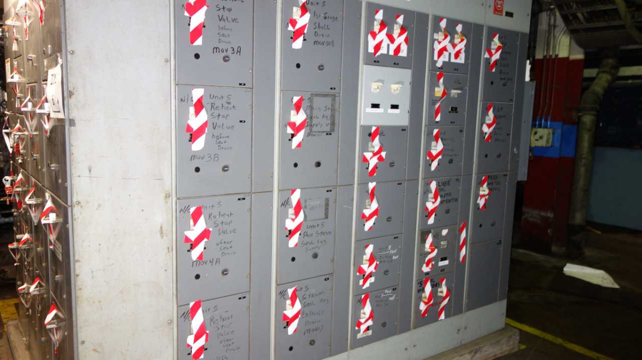 X9 VERTICAL SECTIONS OF WESTINGHOUSE MCC BUCKETS - MOTOR CONTROL CENTERS