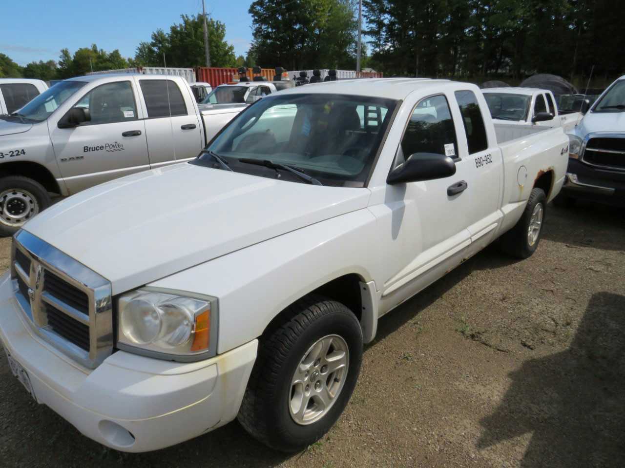 2005 DODGE DAKOTA 4X4 PICKUP TRUCK - HYDRO EXCAVATOR TRUCKS