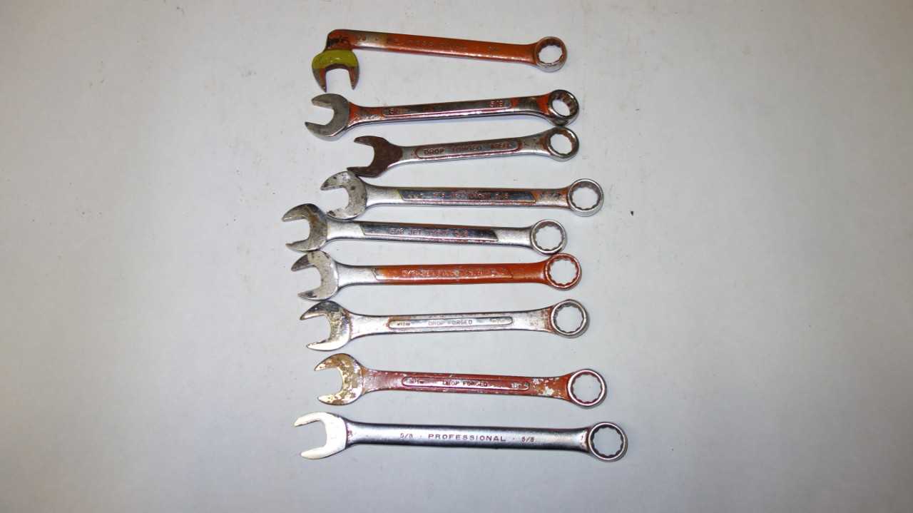 LOT OF 9 ASSORTED COMBINATION WRENCHES - HAND TOOLS