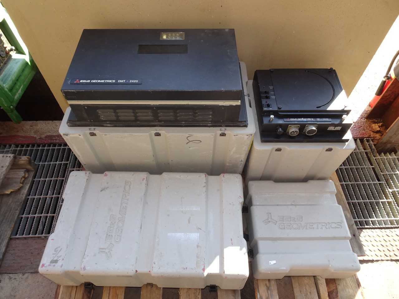 EG&G Seismograph w pelican cases DMT-2420 & DP-2420 - HAND TOOLS
