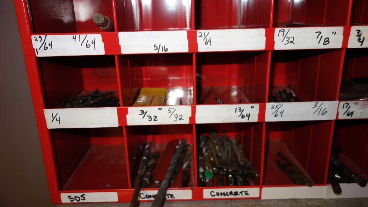 LOT OF ASSORTED DRILL BITS - ELECTRIC POWER TOOLS