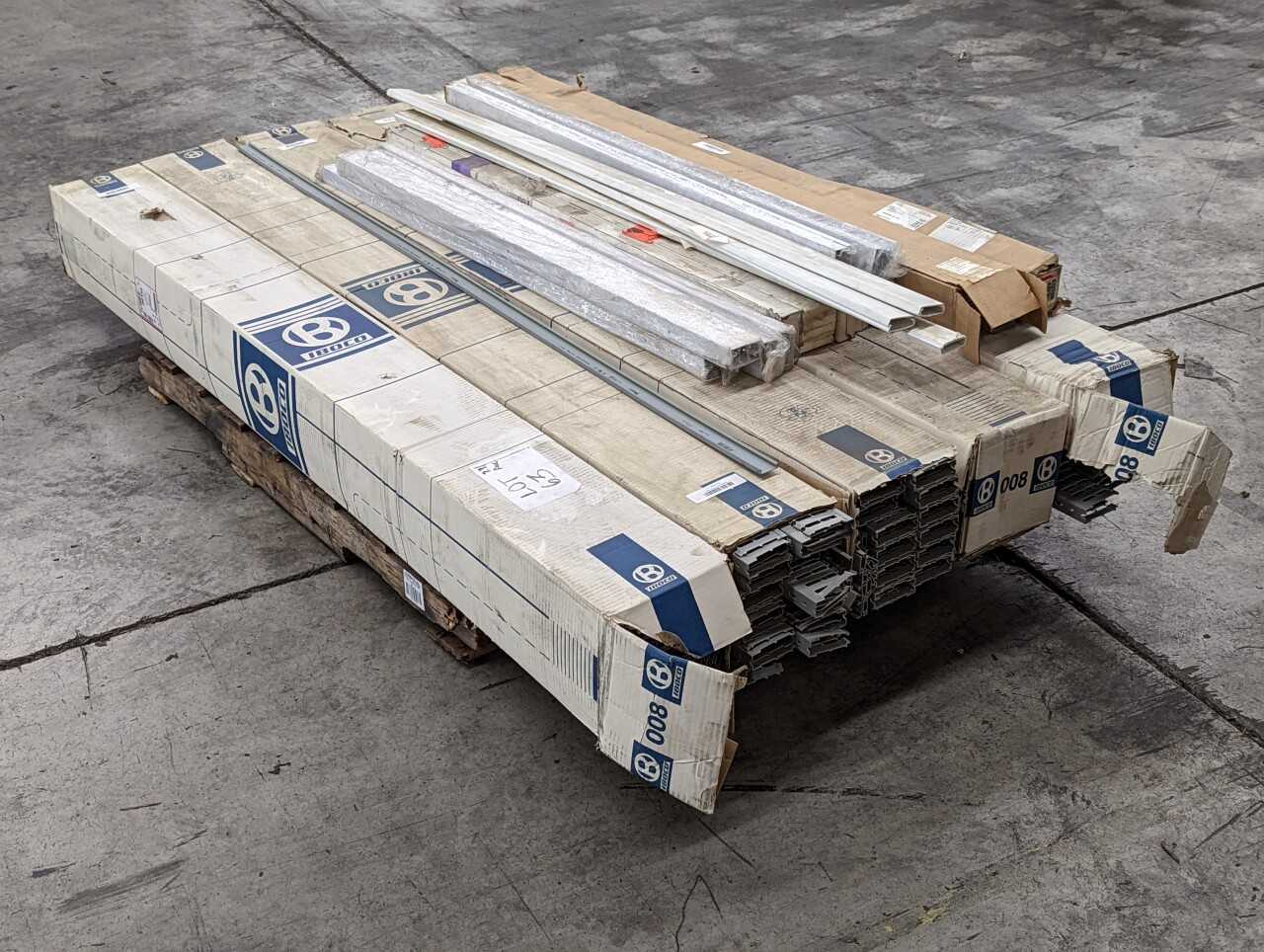 [Iboco, Wiremold] 700+ft. of Wire Ducts of Assorted Sizes - ELECTRICAL COMPONENTS