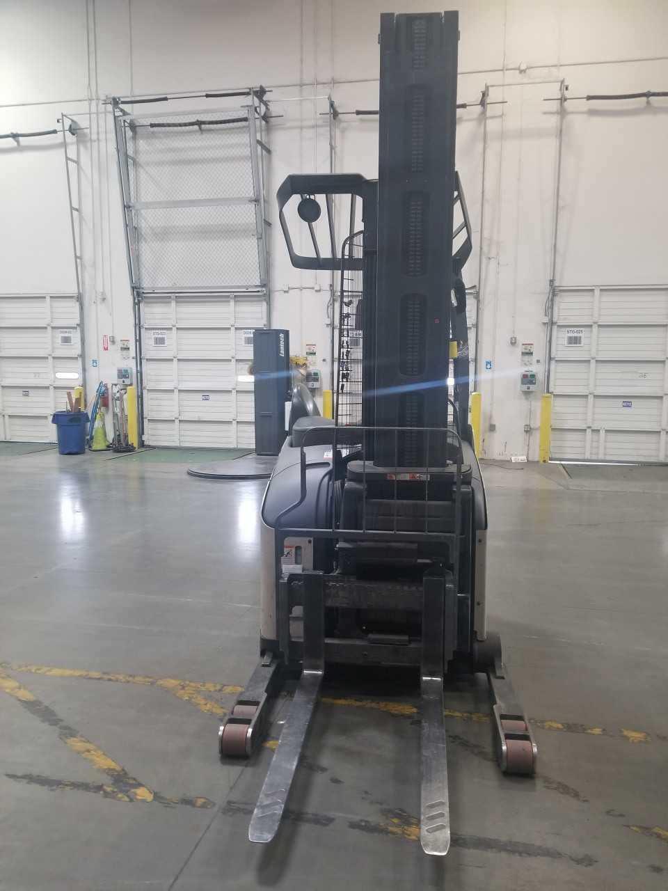 2013 Crown RM6095S-45 reach truck Livermore CA - REACH TRUCKS