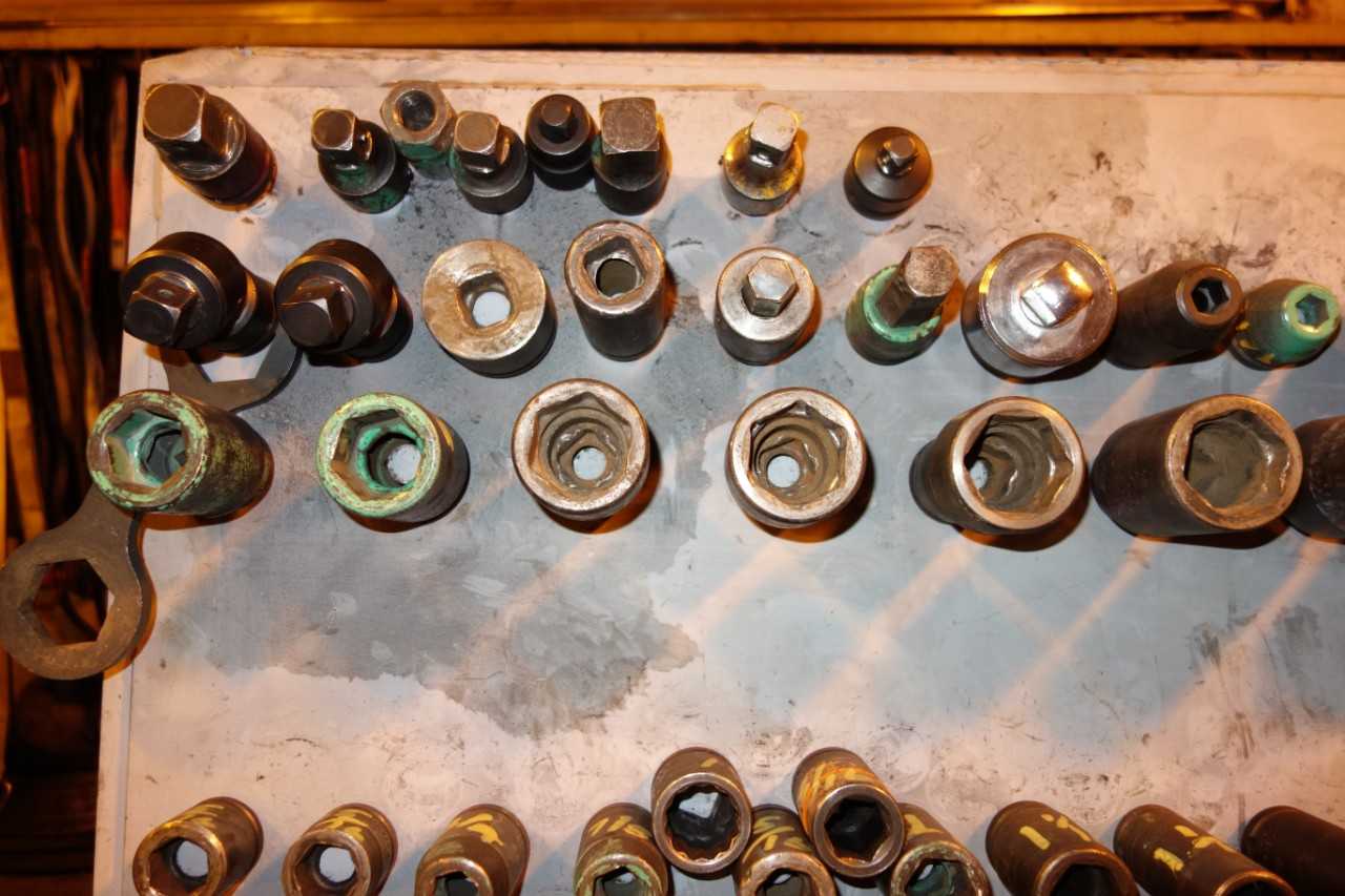 WALL OF ASSORTED IMPACT 3/4" DRIVE SOCKETS, 1-5/16IN 2-7/8IN - HAND TOOLS