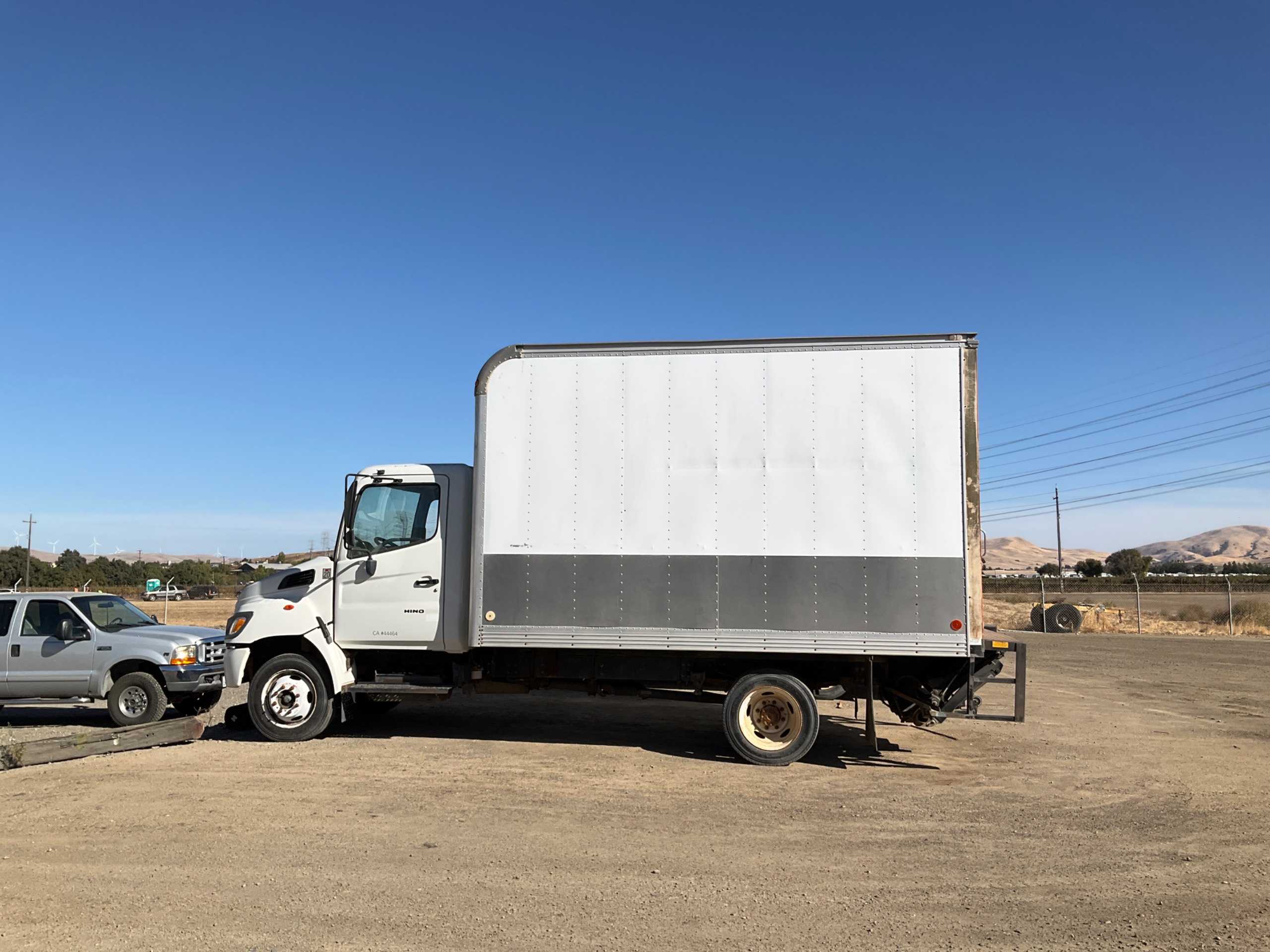 2004 HINO MOTORS LTD 56216 STRAIGHT CARGO TRUCK