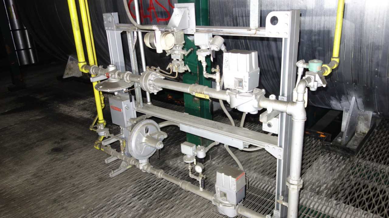 ASSEMBLY OF ASSORTED VALVES, INSTRUMENTATION - VALVES