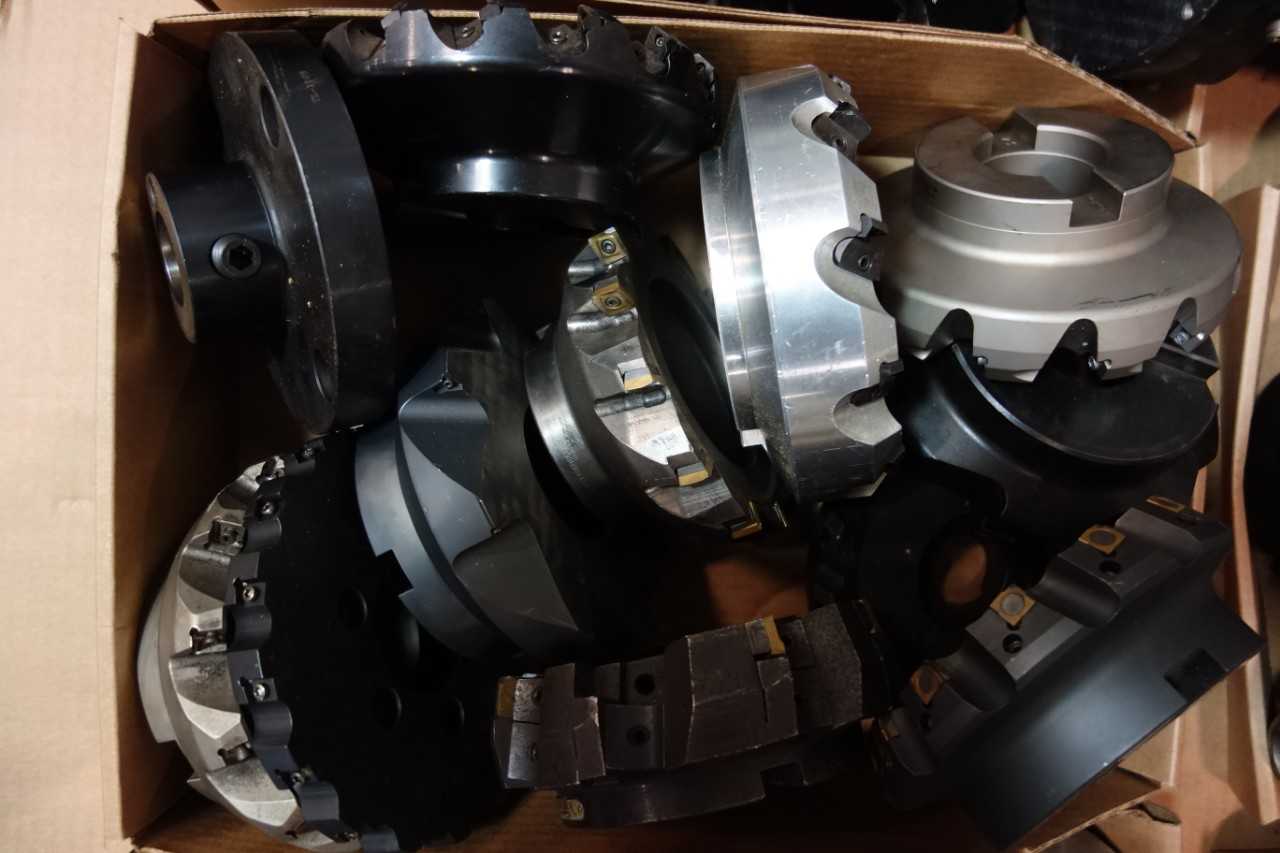 LOT OF ASSORTED SURFACE MILLS AND CUTTERS - KENNAMETAL - MACHINING ACCESSORIES & TOOLING