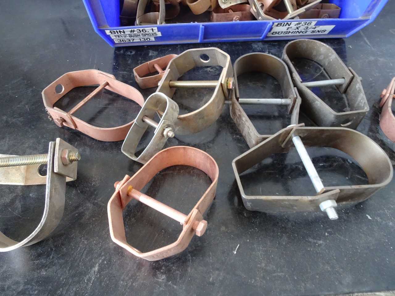 Approx 50 2 1/2in - 1in Copper pipe hangers - MACHINING ACCESSORIES & TOOLING