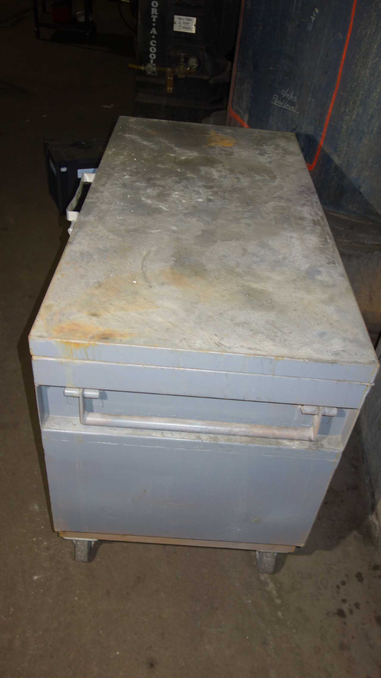 KNACK ROLLING TOOL BOX WITH TOOLS (LOCKED) - MISCELLANEOUS