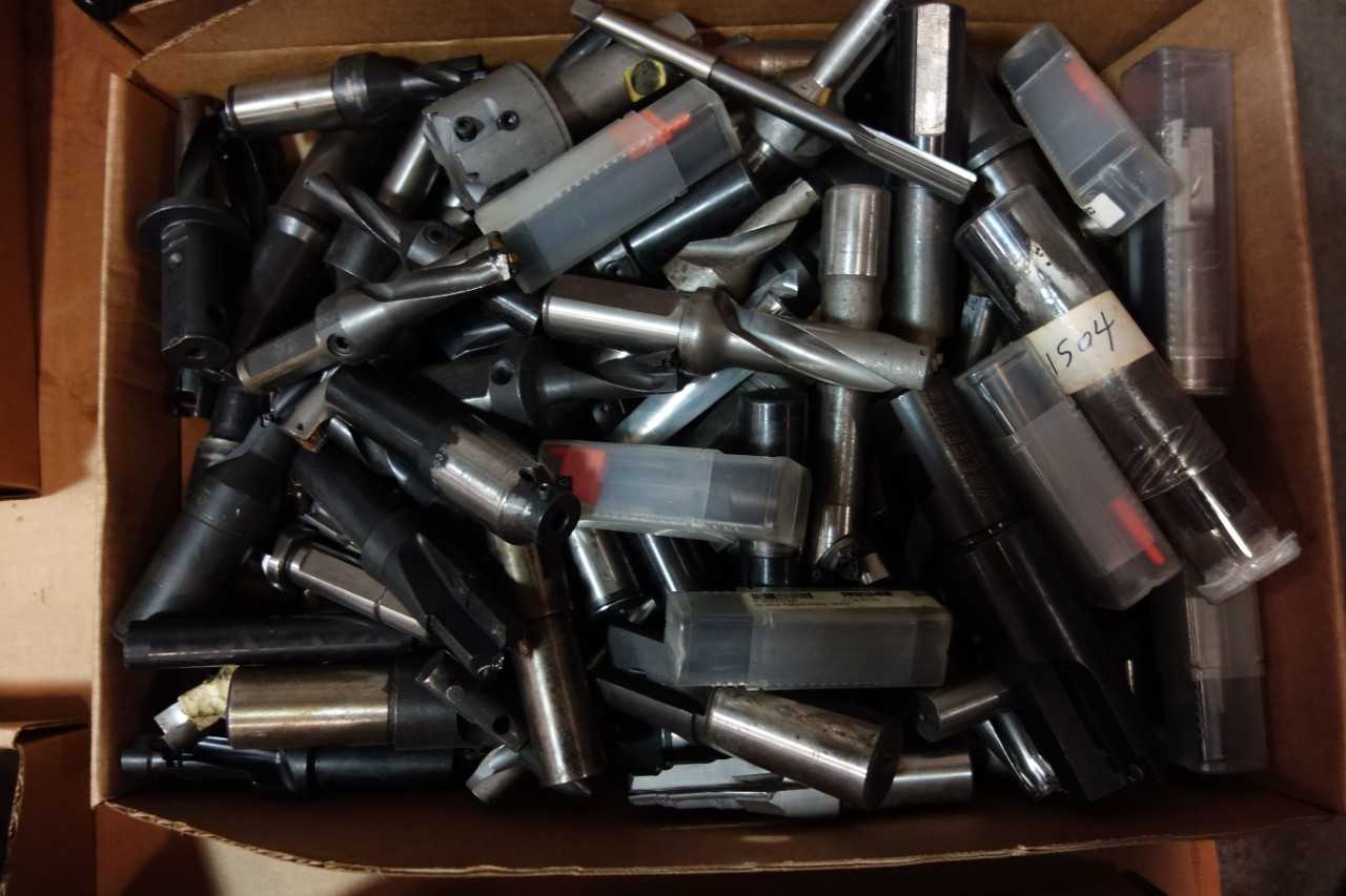 LOT OF ASSORTED BORING BARS, DOVETAIL CUTTERS, CARBIDE TIPPED END MILLS - SANDVIK, VALENITE - MACHINING ACCESSORIES & TOOLING