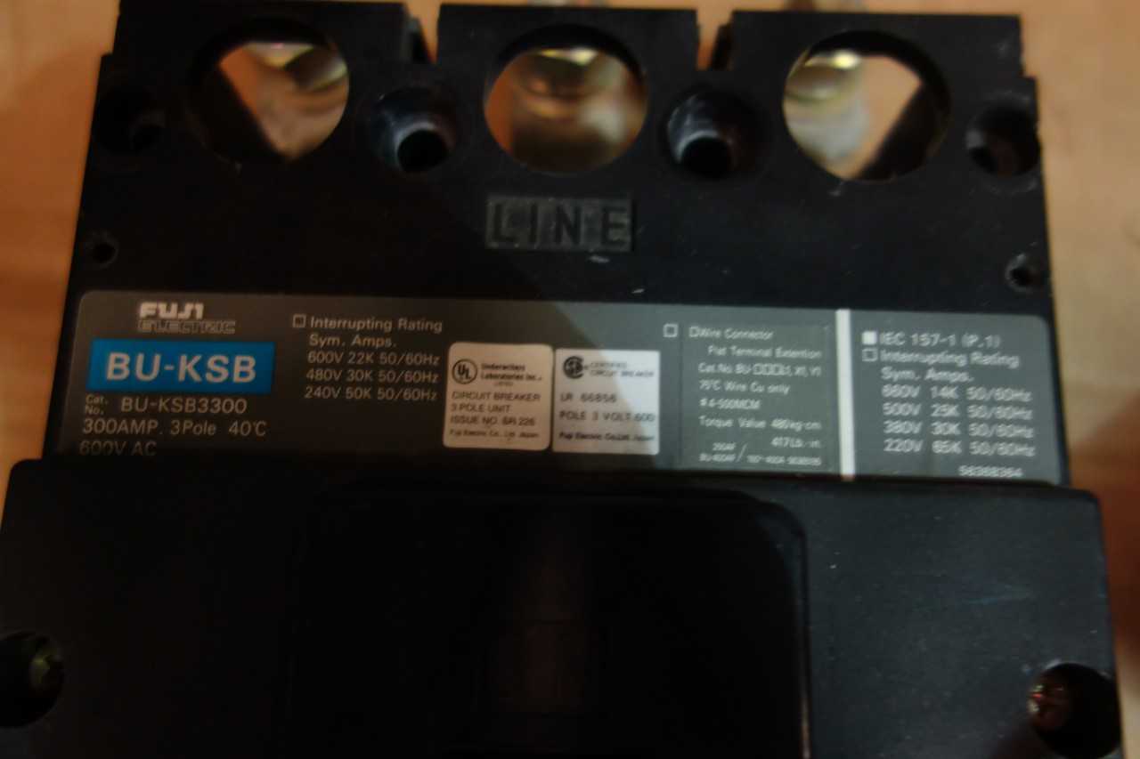 LOT OF 7 ASSORTED SIEMENS, MITSUBISHI, FUJI CIRCUIT BREAKERS - CIRCUIT BREAKERS