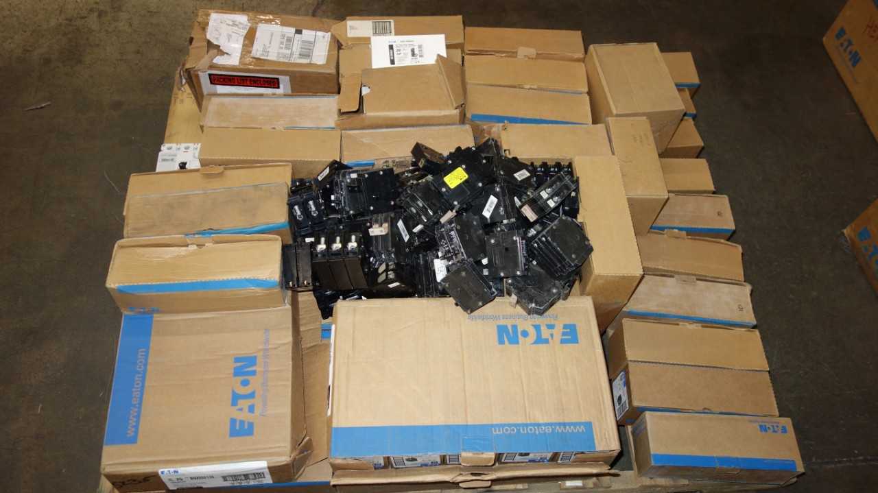 1 PALLET OF ASSORTED EATON QUICKLAG MINIATURE BREAKERS - CIRCUIT BREAKERS