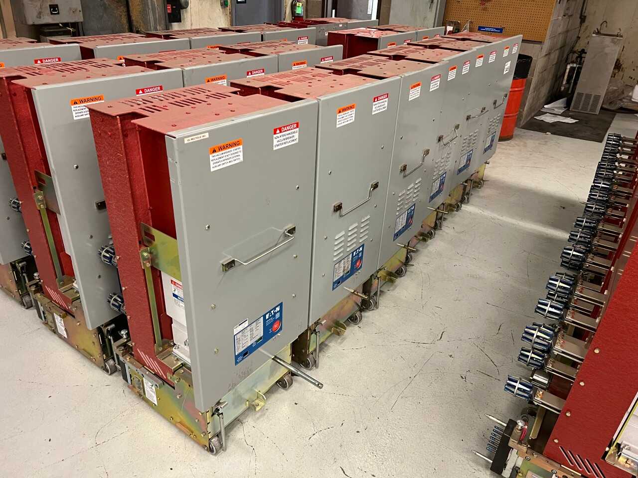 6x Eaton VSR vacuum breakers - CIRCUIT BREAKERS