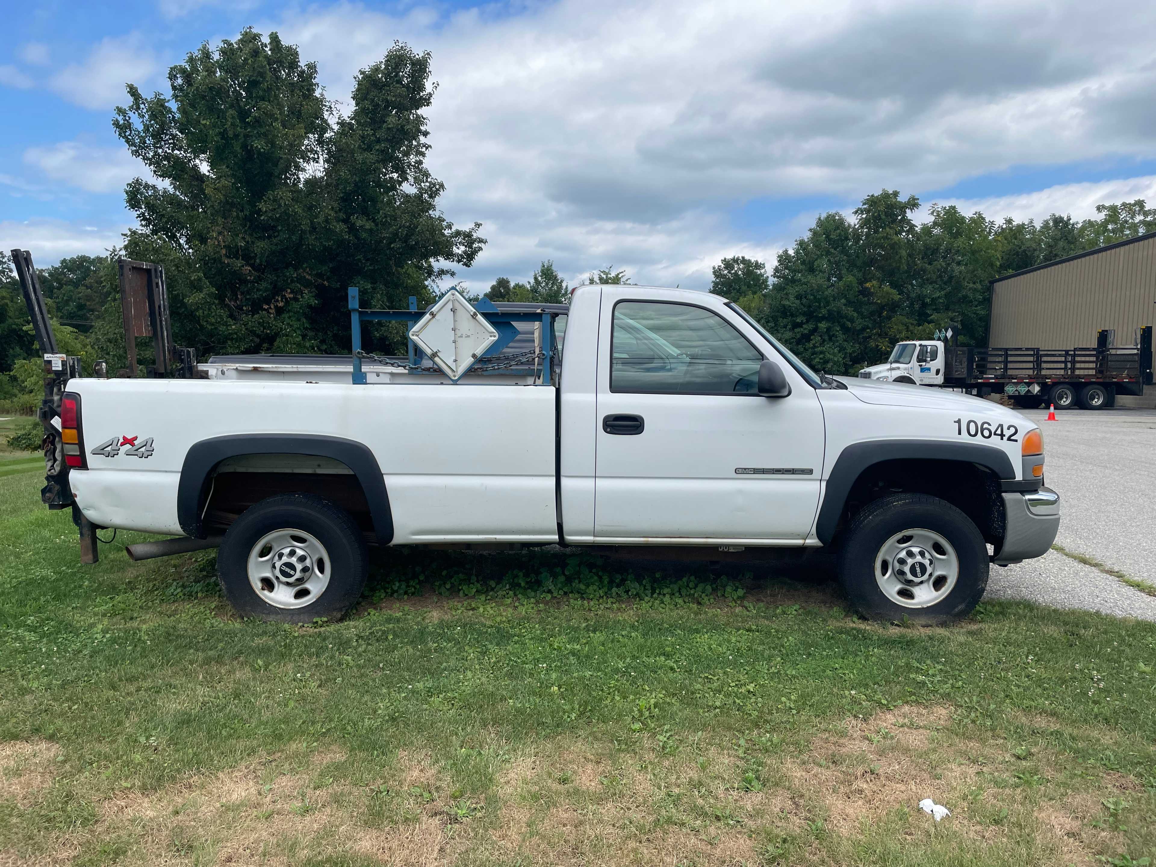 2006 GMC Sierra Pick-up Truck - HYDRO EXCAVATOR TRUCKS