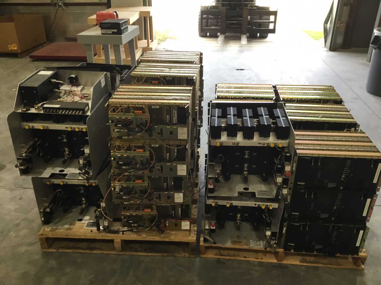 Lot of 2 Pallets of Motorola Equipment - ELECTRIC POWER TOOLS