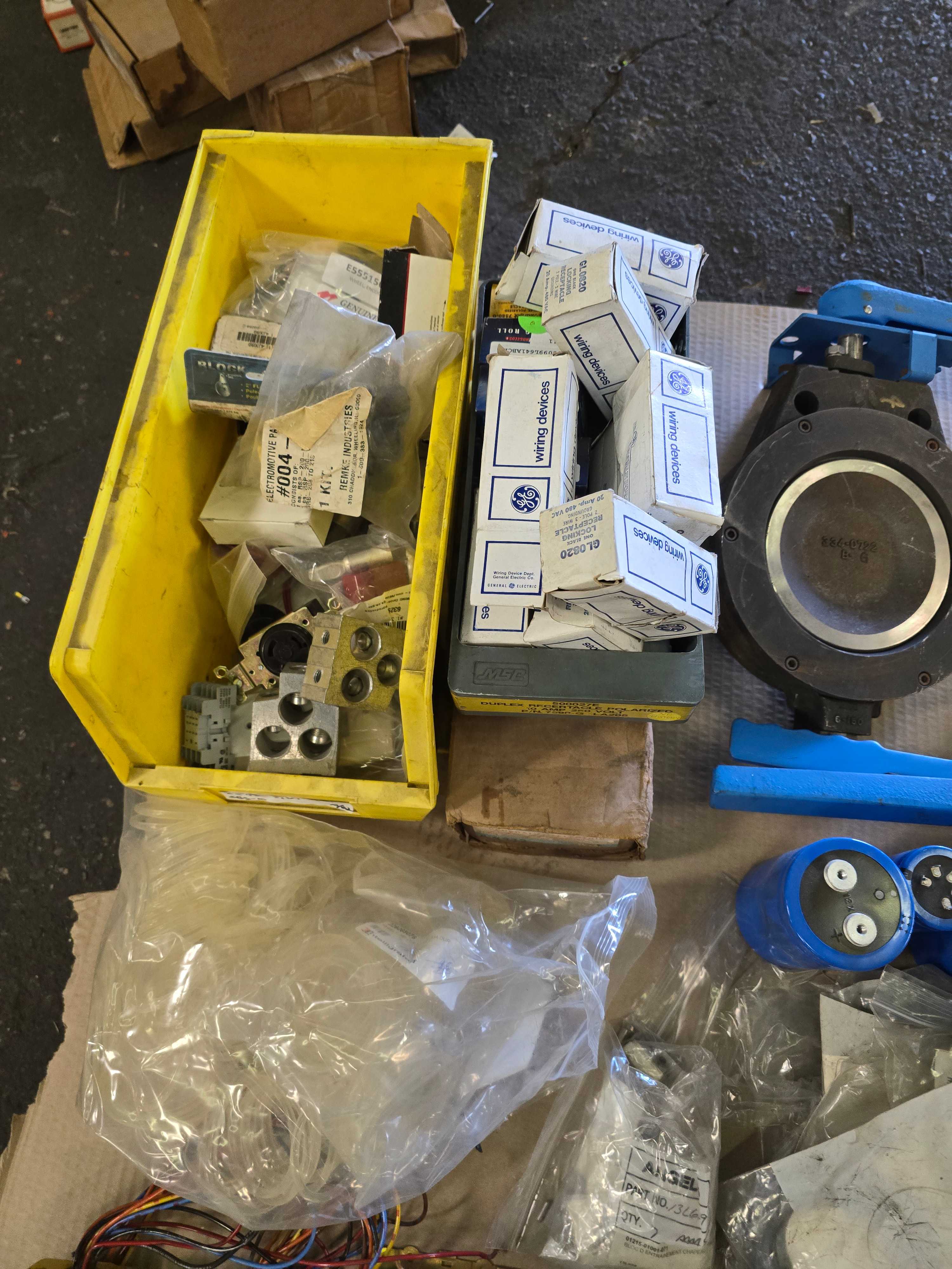 LOT OF INDUSTRIAL PARTS - VALVES - RELAYS - ETC. - INDUSTRIAL PARTS